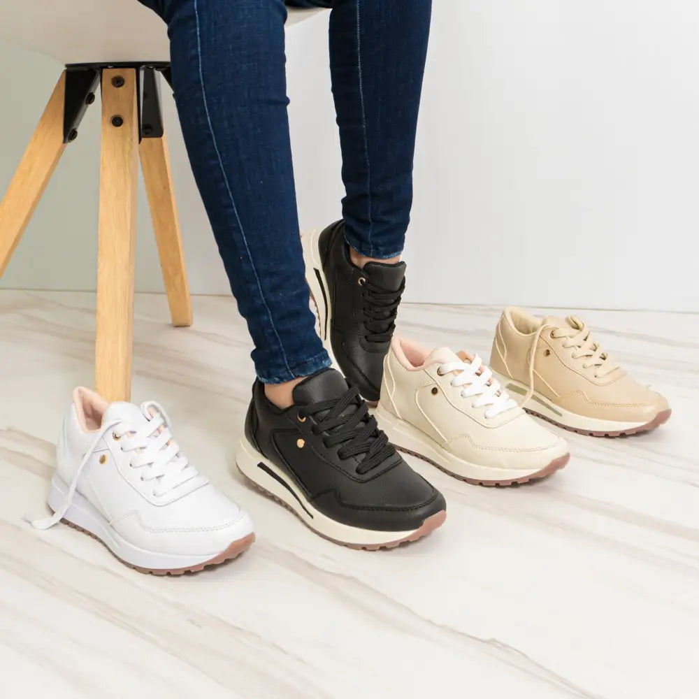 Cuatro pares de tenis deportivos de moda GS086 en varios colores y estilos