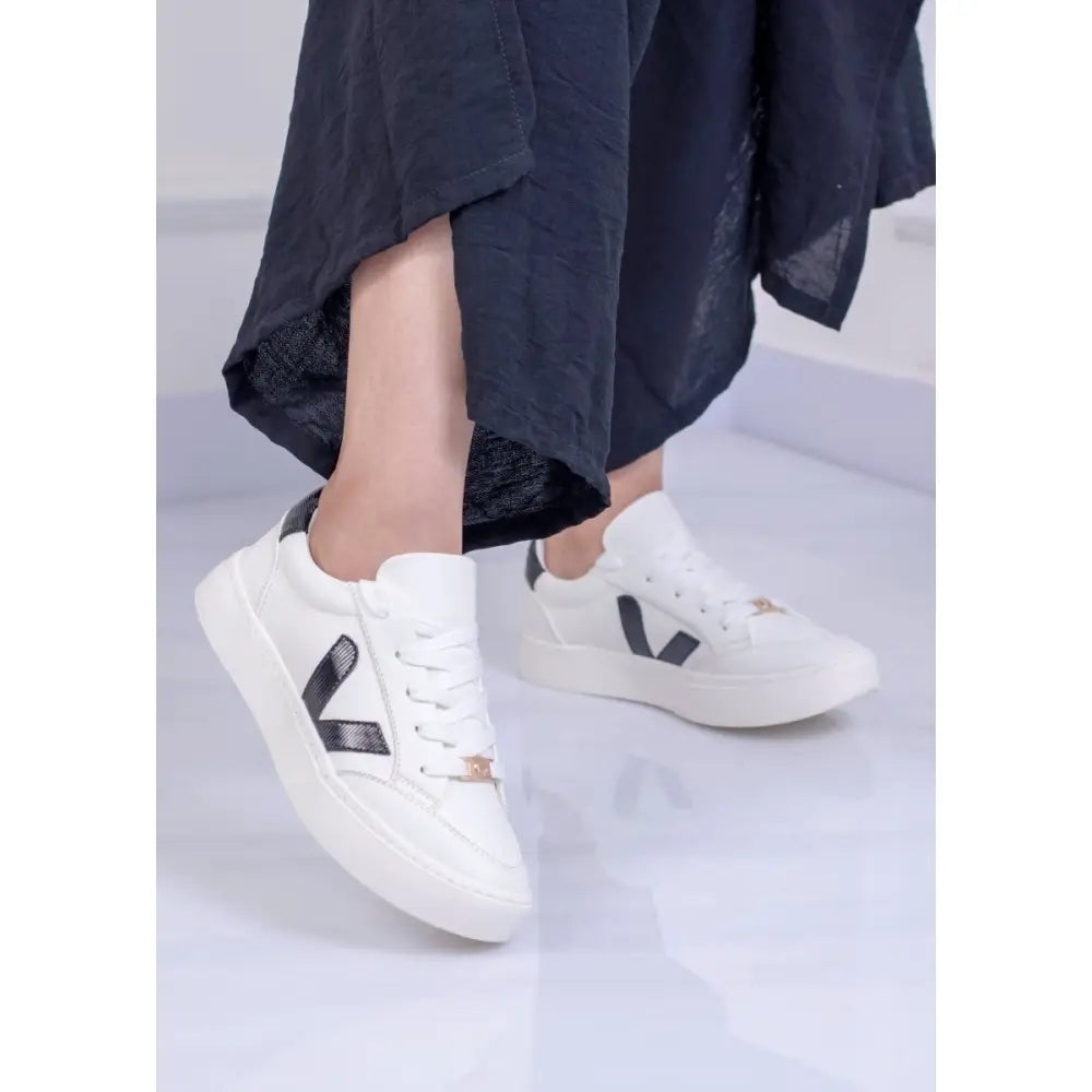 Tenis Urbanos Blanco con Detalles Negros – JF2324 - 35